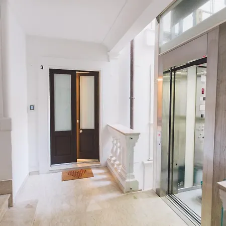 Daire Double Bedroom Across Ortigia